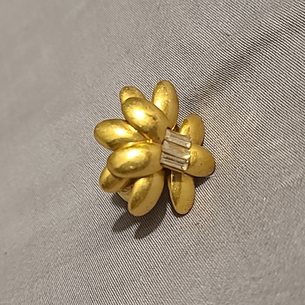 Stella & Dot variable size ring